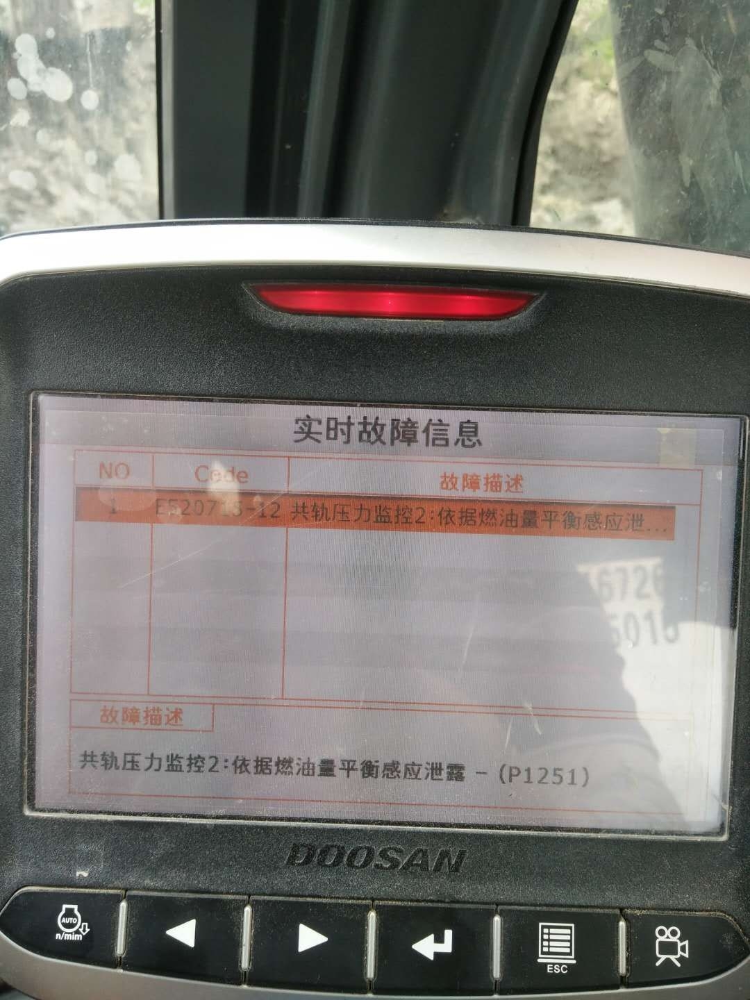 斗山DX215-9C出现下列问题，求网友告知