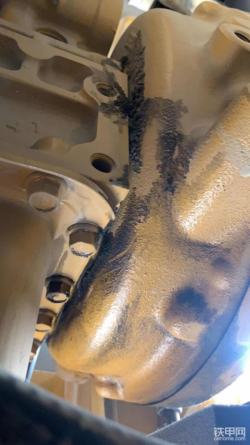 关于卡特306E2发动机液压泵严重漏油。-帖子图片