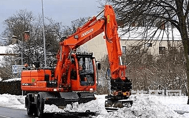 城市套路深，农村一样深
明白了挖机行业的套路
可我已经走不出这个行业了......