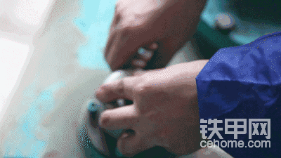 如排氣閥總成完好，需檢查排氣閥濾芯，該濾芯一般是每1000小時更換一次。