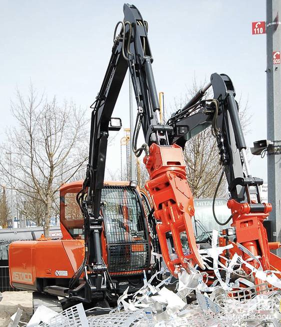 宝马机械展览会上张牙舞爪的ZX70TF-1，工作质量8.7吨。