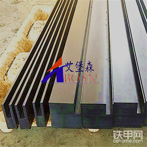 链条托条、链条托轨、链条导轨、塑料导轨及衬条，又称垫条与摩擦条，极大限度的降低了输送带与机架之间的硬摩擦，有效延长了输送带的使用寿命。衬条种类繁多，既有直接嵌入式的、又有很多宽厚各不相同平板式。广泛应用于链条式输送设备中起撑托及导向链条作用，防止远距离输送时链条脱落及卡齿。
适用范围：食品机械、印刷设备、装订联动线、医疗机械、涂装设备、自动化设备、灌装机械等多种行业。