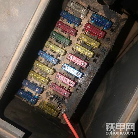 维修了一下神钢115SR的分配阀装上去后现在报警了