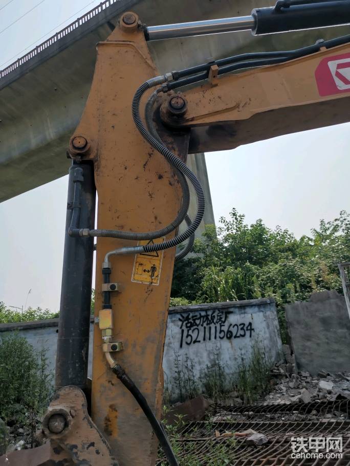 最近安装了破碎锤 正在赶车 到湘潭北在更新帖子，大家可以先看看图片。