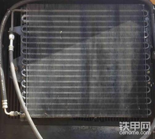 這散熱片讓我想起了冰箱……