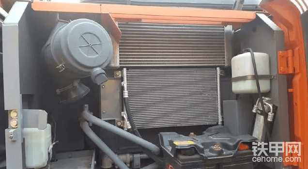 第七個看看挖掘機(jī)底部間隙，這只有試車才能看出來。