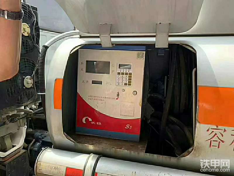 帶長穩(wěn)加油機(jī)