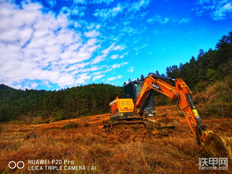 在这个山里帮一个大伯翻了两天田地。他说要种风景树。也不知道这个前景咋样。