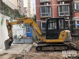 郑州挖机时刻待命中