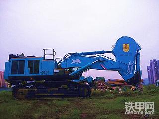 国内少见的蓝色挖掘机日立870改装臂：中挖智能暴烈臂