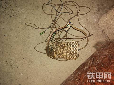 挖机电子破碎踏板怎么接线