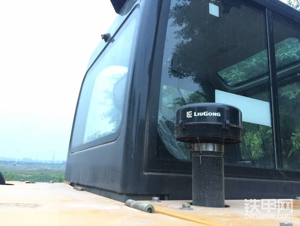 360可视驾驶室，视野开阔，作业安全高效。