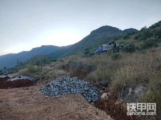 親人沒有在了，來和老人家修修路好拉料子