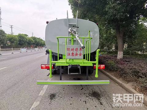 12方东风多利卡D9洒水车