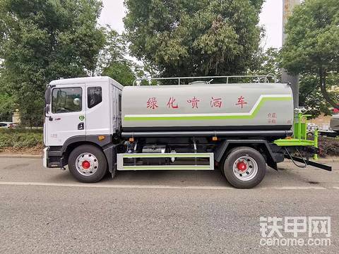 12方东风多利卡D9洒水车