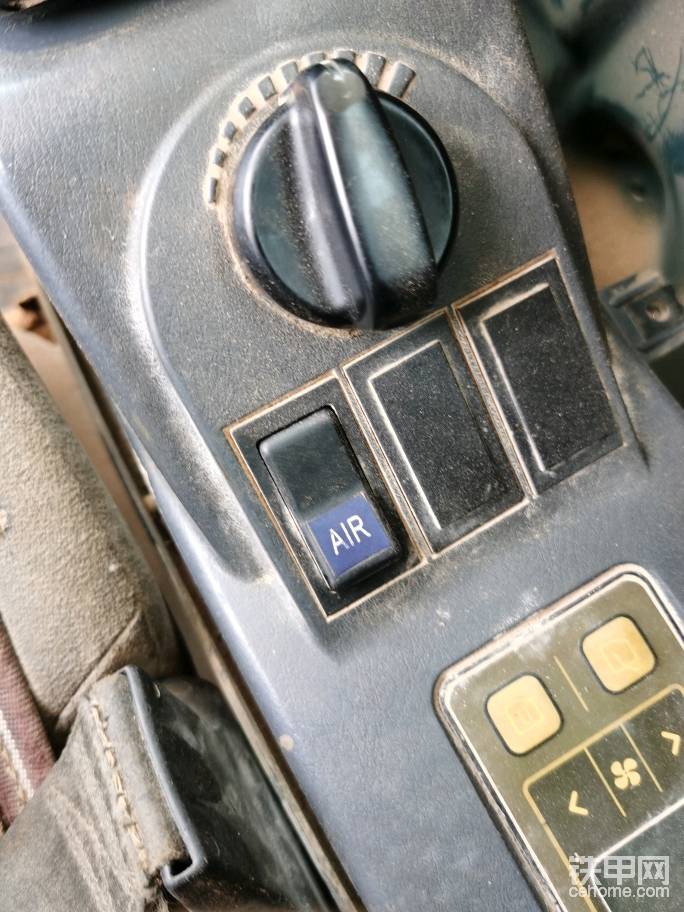 现代485-9操纵杆上的这些按钮都是起什么做用的-帖子图片