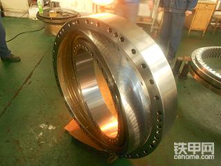 体现转盘轴承的关键工艺是轴承的滚道形状、接触点和磨工水准