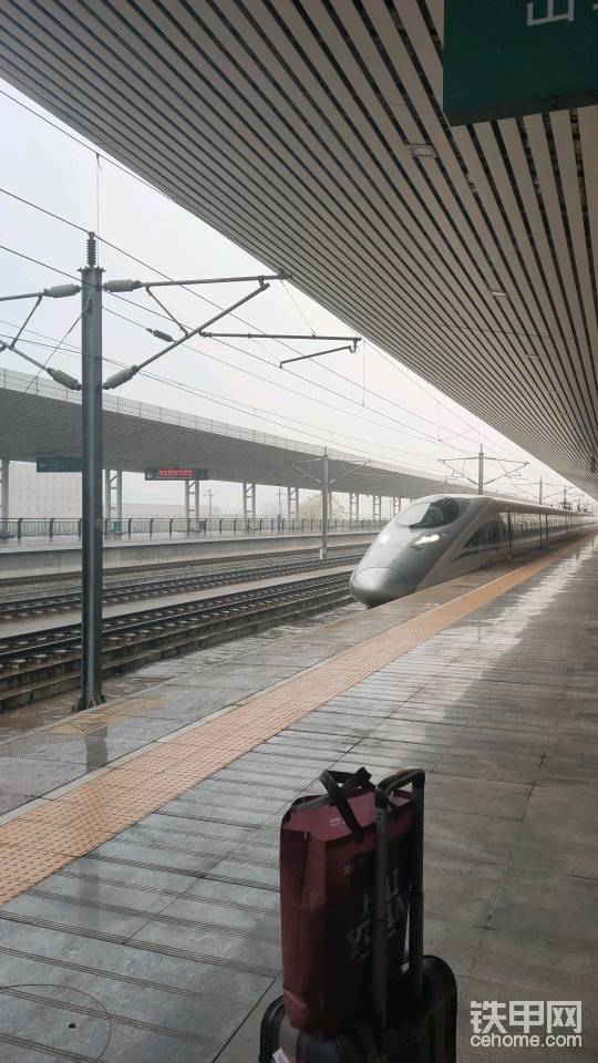 开始出发乘坐高铁🚄  直达 郑州