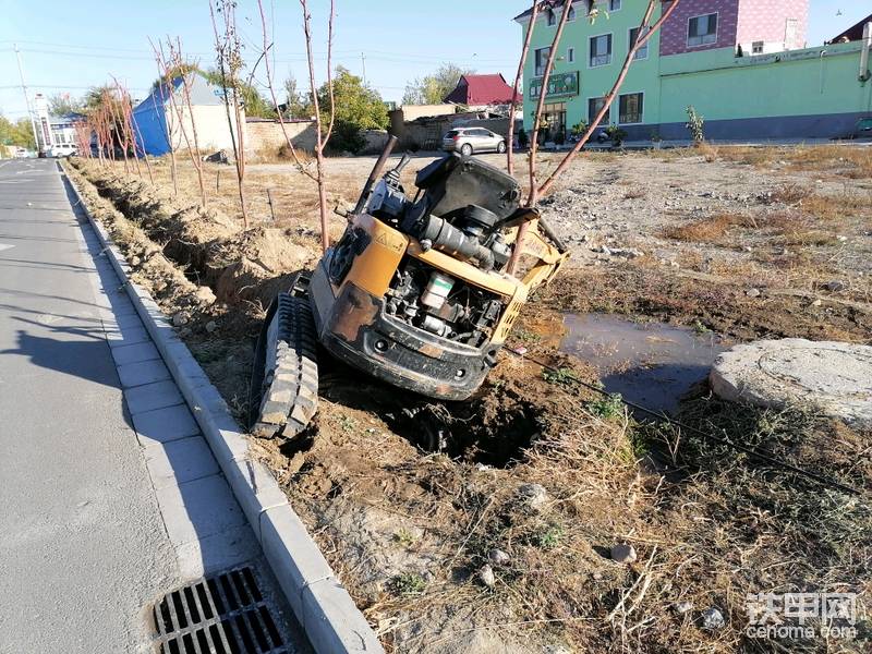 电缆沟陷车