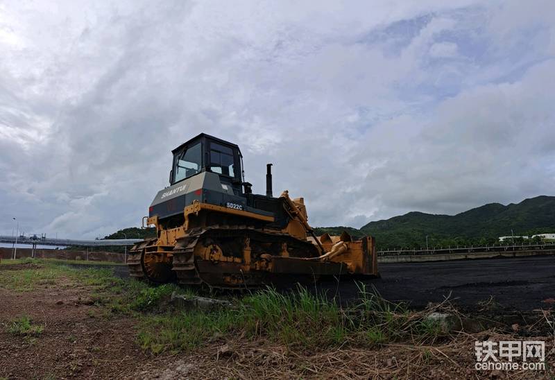 2號(hào)推土機(jī)后背