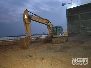 找个二把刀开小挖机