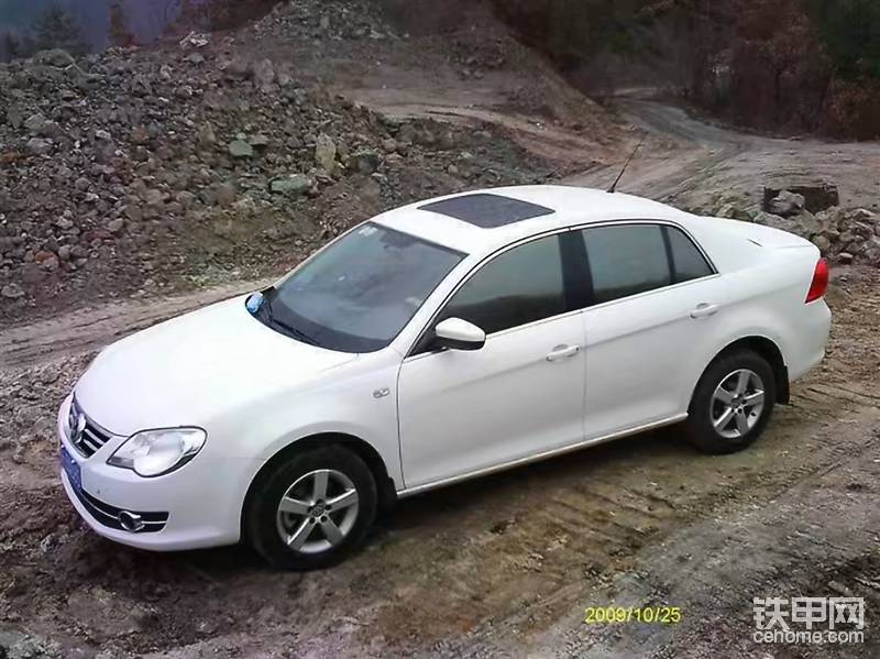 呵呵！這個(gè)不是我的車(chē)，是圖上的工地老板的。那個(gè)年代開(kāi)寶來(lái)也可以了。