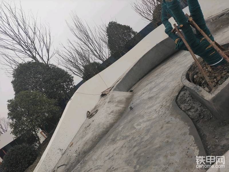 混凝土倒出来的罩型，