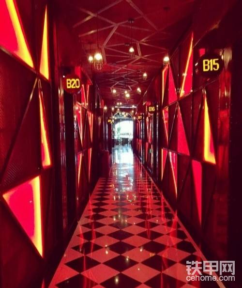 2021来了。迎接新的目标。大家一起努力加油(ง •̀_•́)ง
祝：铁甲工作人员。在新的一年里！事事顺心。顺风-顺水-顺财运！