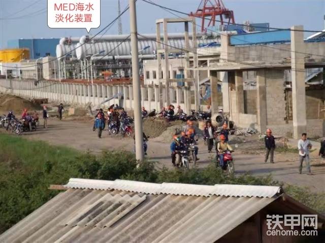 图片上部两个长罐子就是MED