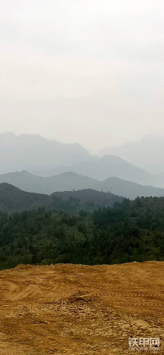 遠(yuǎn)看山有色，近聽水無聲。春去花還在，人來鳥不驚！高低起伏的山峰，非常秀麗，美不勝收！