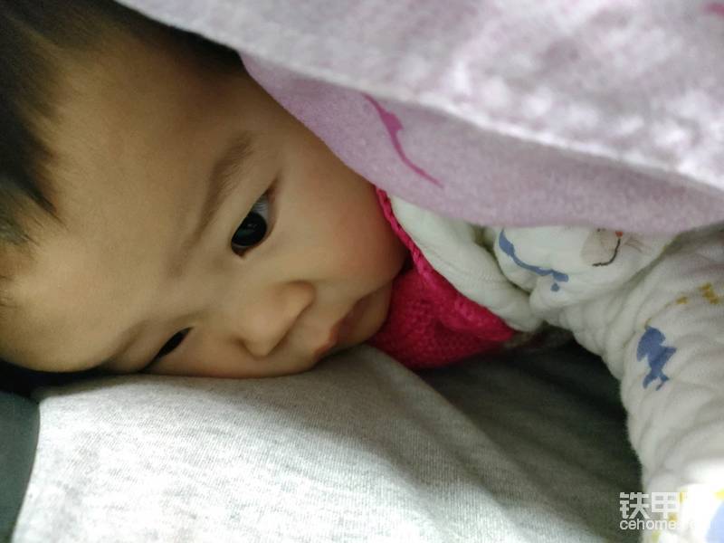 很可愛(ài)的小娃娃
