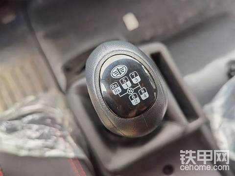 解放J6單橋可拉18噸平板運輸車