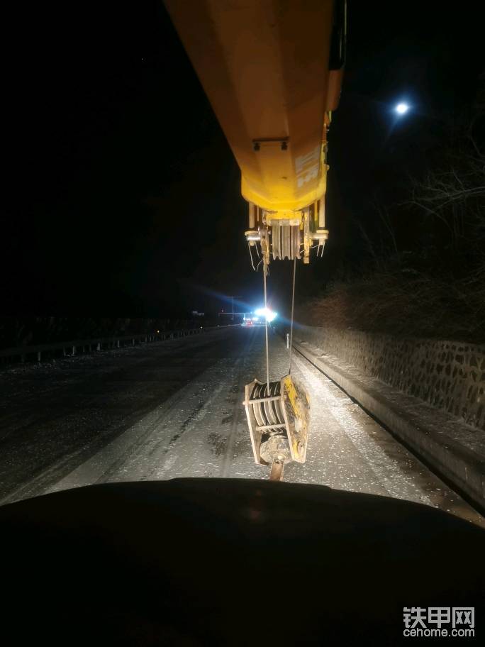 昨天夜里。8噸小車。高速救援的途中。祝自己。一定成功。加油。