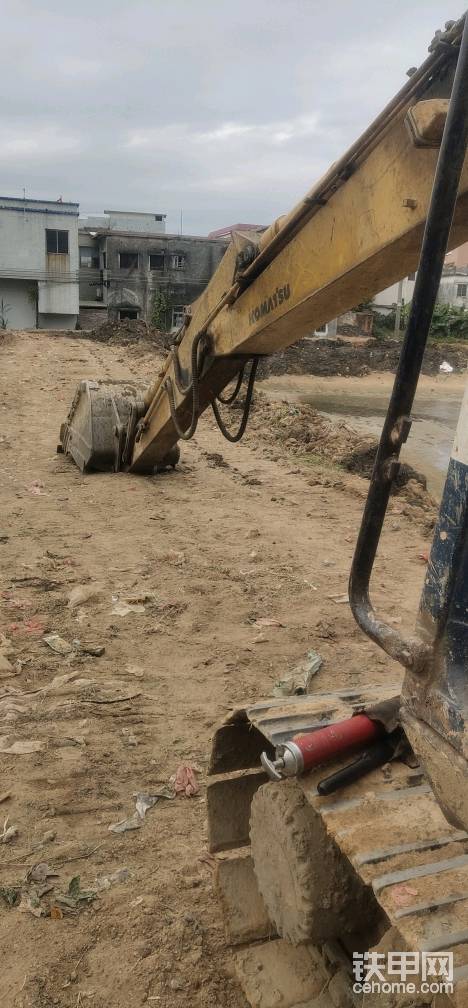 下班了，給老爺子打黃油。一邊下雨一邊打。冷死我了