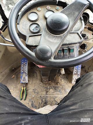 小裝載機(jī)的雞肋手剎車