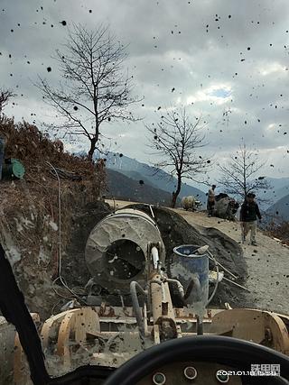 小裝載機(jī)的雞肋手剎車