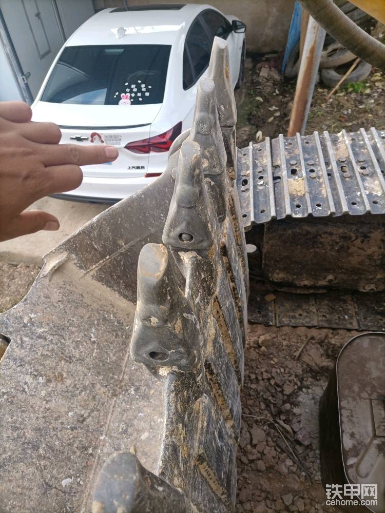有錢(qián)的話(huà)我們就旅游逛大牌，沒(méi)錢(qián)的話(huà)傍晚散步吃地?cái)偅? onerror=