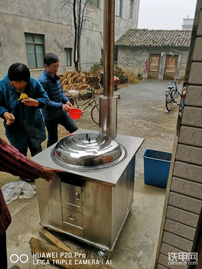 看看大鍋灶臺(tái)。