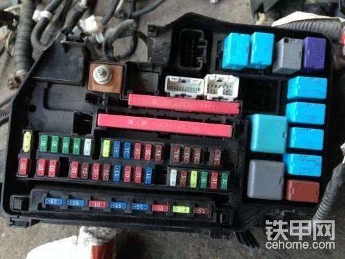 工程機(jī)械常用保險盒電路英文縮寫-帖子圖片