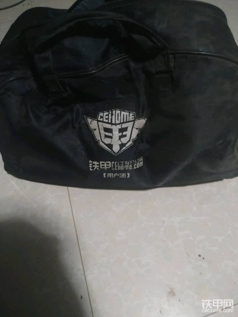 鐵甲用戶團拉杠箱，出遠門都帶上，陪伴我七年之久。