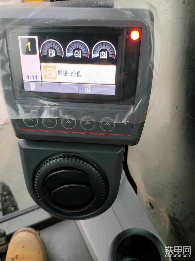 顯示屏上顯示油表和水溫等。