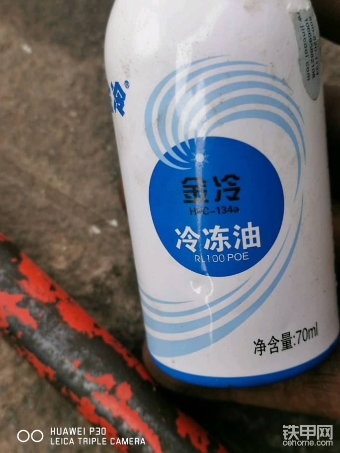 冷凍機(jī)油必須要有，壓管的時(shí)候要摸點(diǎn)在接頭上，密封圈要摸點(diǎn)機(jī)油