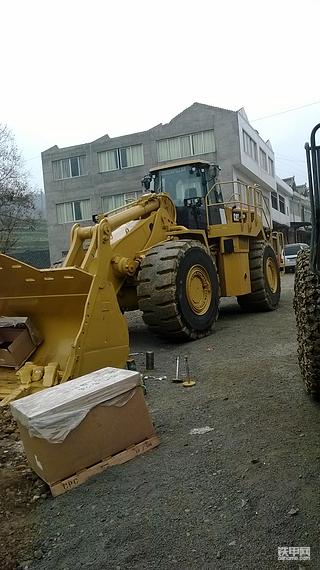 在那里要招这么大的装载机驾驶员