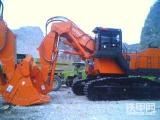 在那里要招这么大的装载机驾驶员