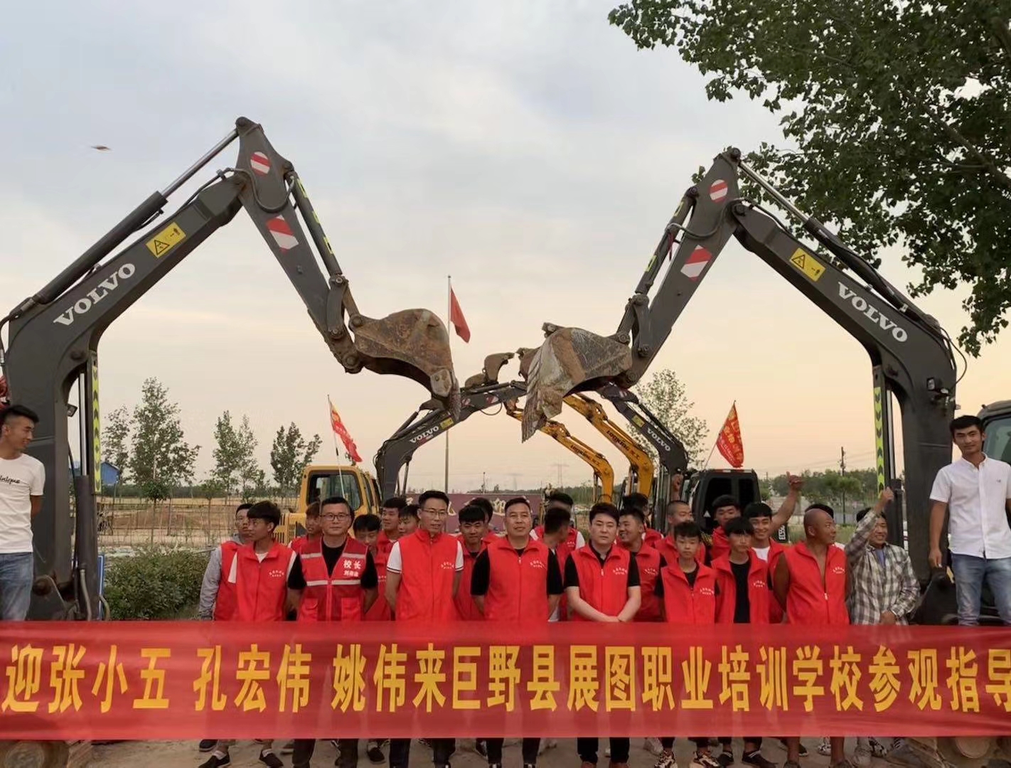挖掘机早操做起来