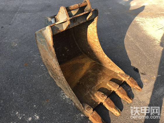 歐洲利勃海爾是以超乎尋常的力量出名的，雖然名義上只能搭載半方鏟斗，但實際上0.7方應該是妥妥的！