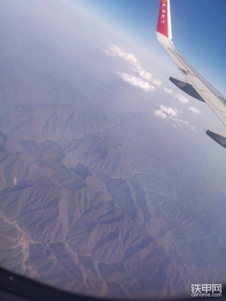 不是第一次坐飛機(jī)，但是第一次白天坐飛機(jī)！