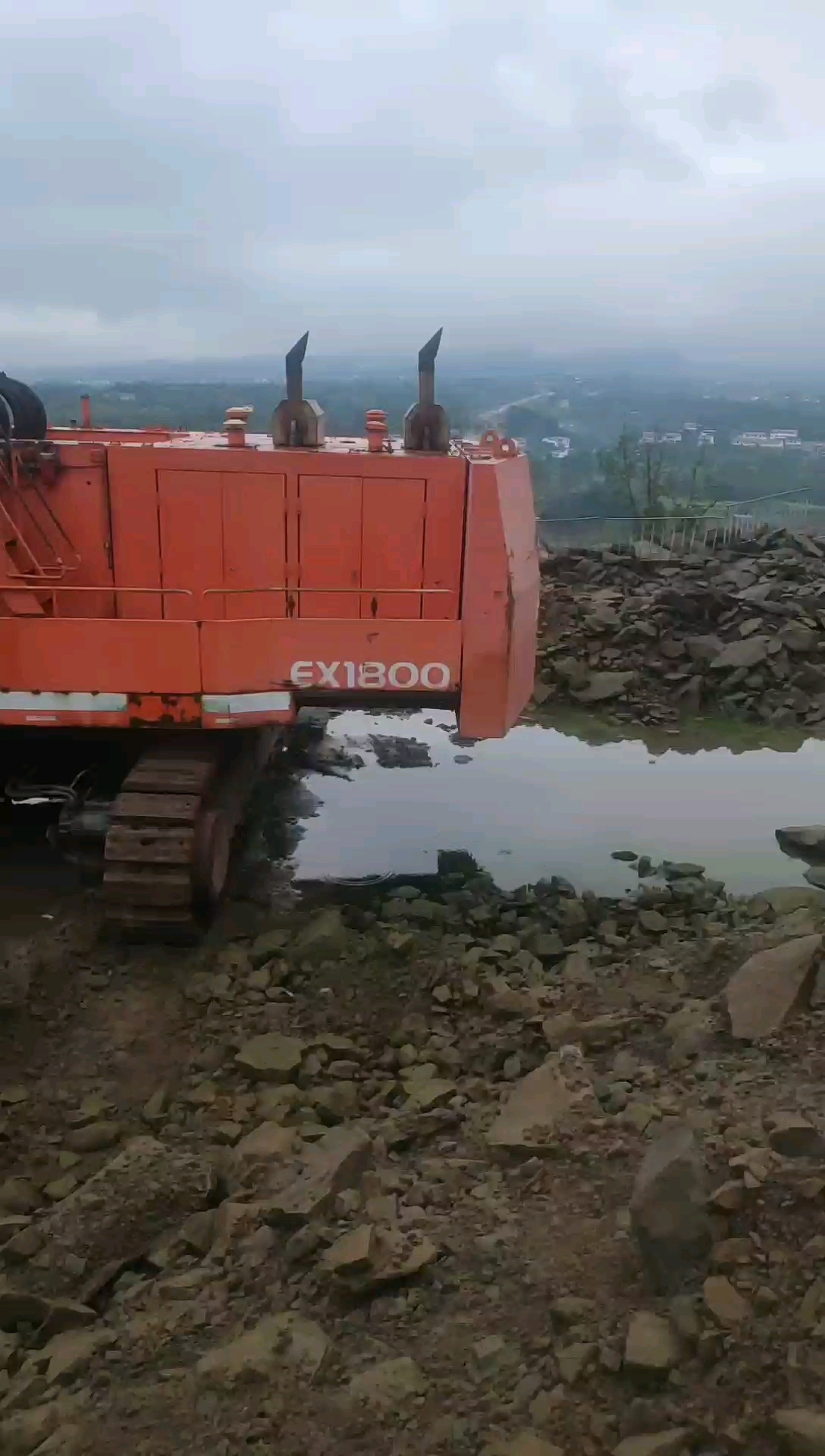 这怕是云贵川最大的挖机了哦