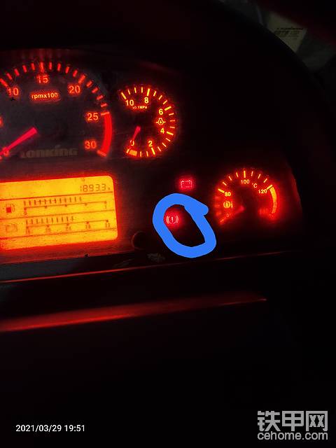 求给为师傅看看这个画圈的灯亮，滴滴响怎么回事？