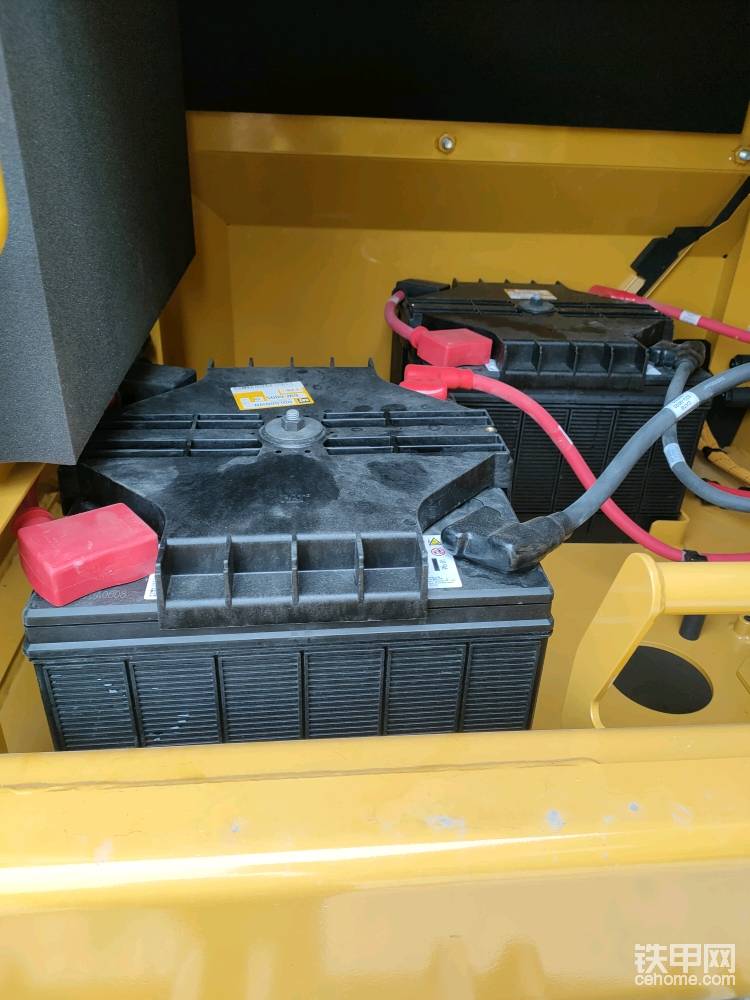 4塊電瓶，可以滿足機(jī)器在零下32攝氏度的冷啟動。